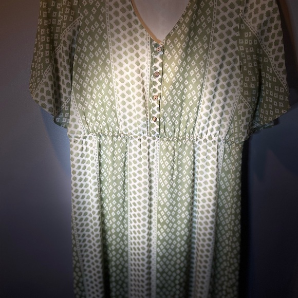Green Patterned Maxi Dress - Picture 3 of 5